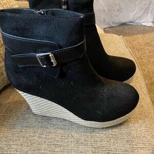 Elegant Black Wedge Boots